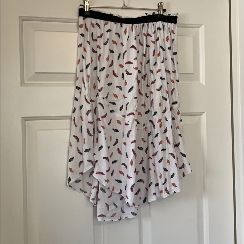 Flowy feather skirt with elastic waist